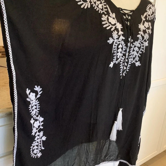 Salty Lemon Black & White Embroidered Swim Coverup - Picture 4 of 6
